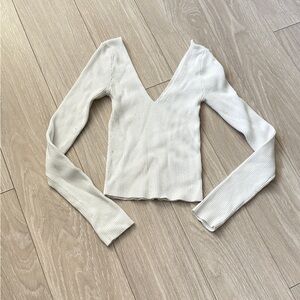 H&M Cream V-Neck Ribbed Crop Long Sleeve Top in Size Small